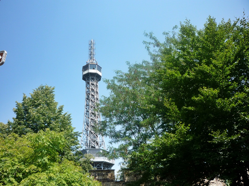 Mini wieża Eiffela w Pradze