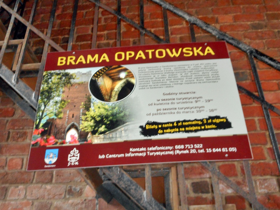 Brama Opatowska w Sandomierzu