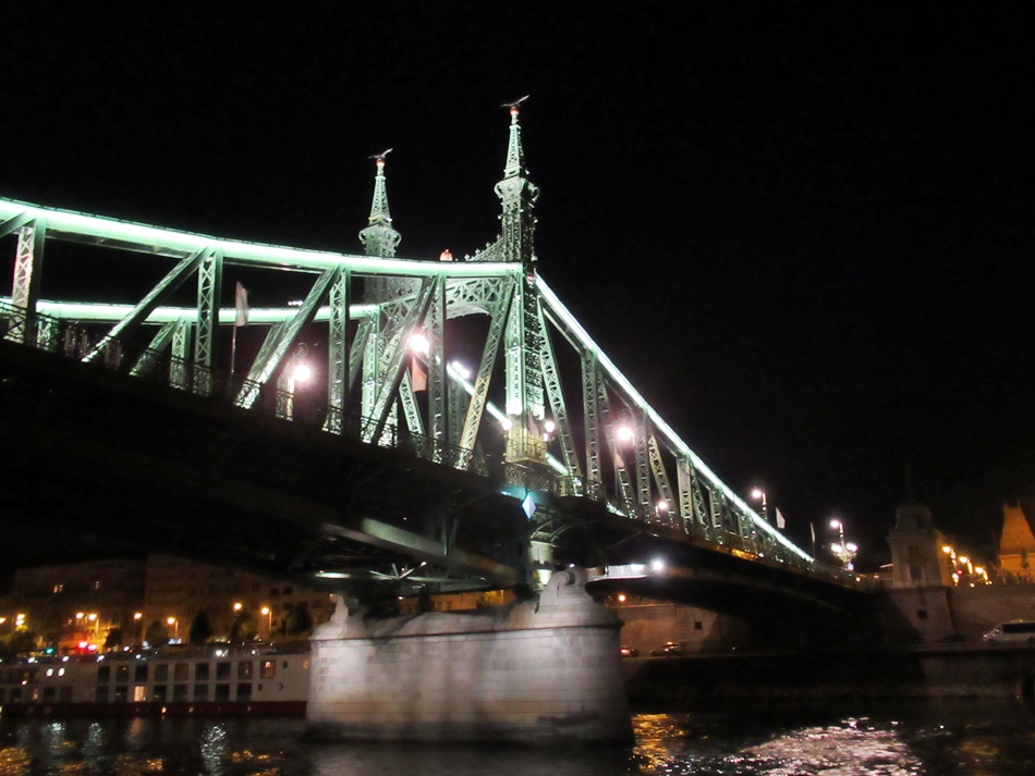 Panorama Budapesztu w dzień i w nocy