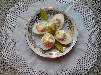 Jajka faszerowane sałatką jarzynową